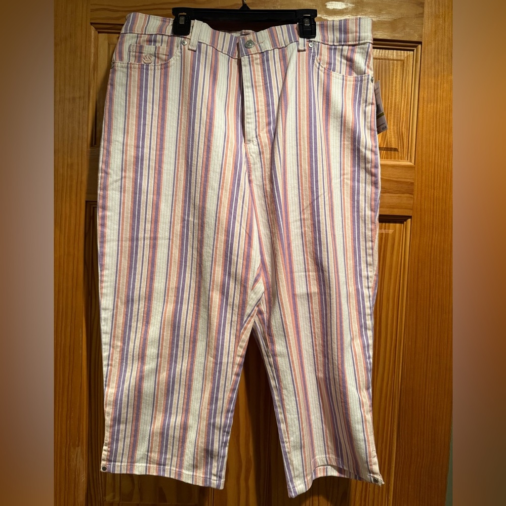 Gloria Vanderbilt Amanda Capri Striped Capris in Pink, Peach & Lavender Size 14